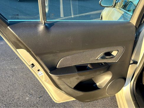 Used 2015 Chevrolet Cruze LT image 12