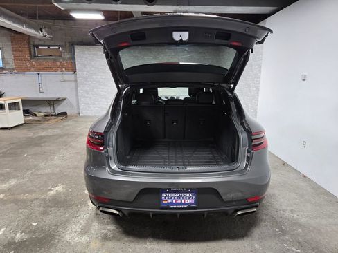Used 2018 Porsche Macan image 46