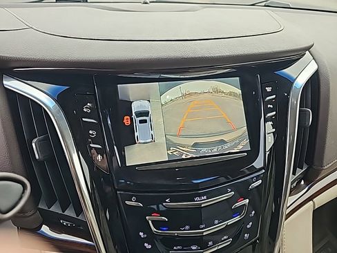 Used 2016 Cadillac Escalade Luxury image 25