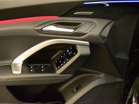 Certified 2025 Audi Q5 Prestige image 9