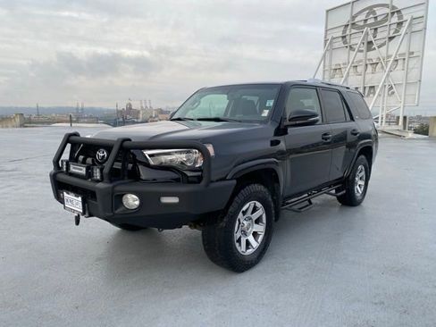 Used 2016 Toyota 4Runner SR5 Premium image 4