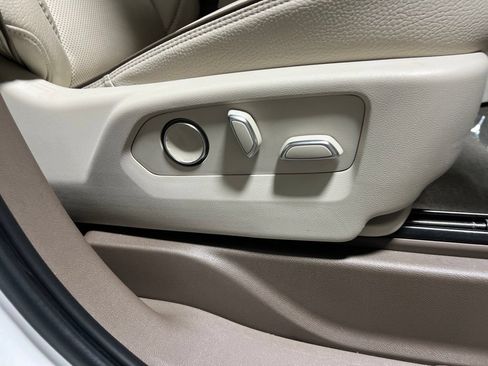 Used 2021 GMC Yukon Denali w/ LPO, Illumination Package RWD image 11