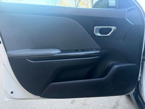 Used 2025 Kia K4 LXS image 9