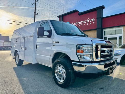 Used 2019 Ford E-350 and Econoline 350 Super Duty w/ Power Windows & Locks Group image 1