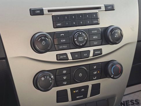 Used 2011 Ford Focus SE image 16