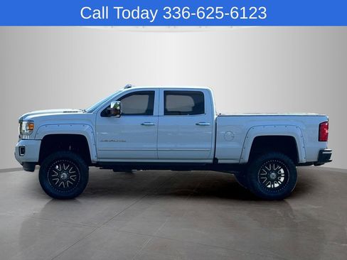Used 2017 GMC Sierra 2500 Denali w/ Duramax Plus Package AWD/4WD image 2