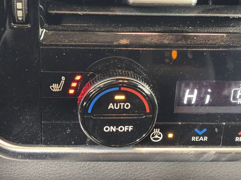 Used 2023 Nissan Rogue SL w/ SL Premium Package image 25