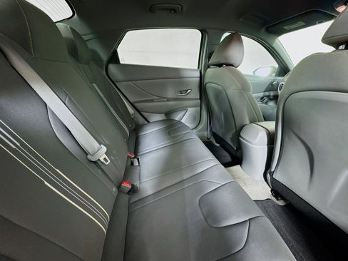 Used 2023 Hyundai Elantra SEL w/ Preferred Accessory Package FWD image 26