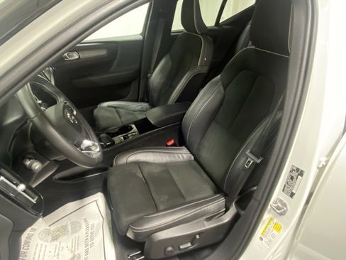 Used 2021 Volvo XC40 T5 R-Design w/ Climate Package image 11