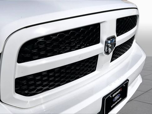 Used 2015 RAM 1500 Express RWD image 29