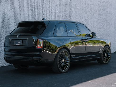Used 2020 Rolls-Royce Cullinan Black Badge AWD/4WD image 22