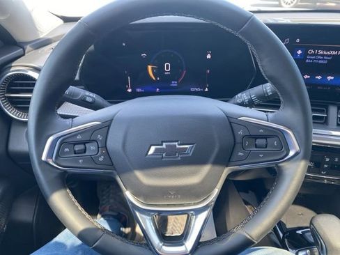 Used 2025 Chevrolet Trax ACTIV w/ Sunroof Package FWD image 11