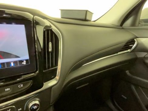 Used 2021 Chevrolet Traverse LT w/ LT Premium Package AWD/4WD image 34