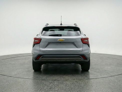 Used 2025 Chevrolet Trax LT w/ LT Convenience Package FWD image 7