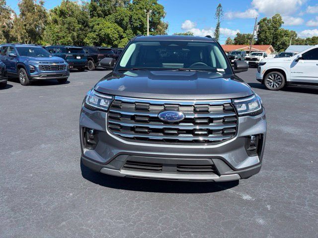 Used 2025 Ford Explorer Active w/ Active Comfort Package RWD image 2