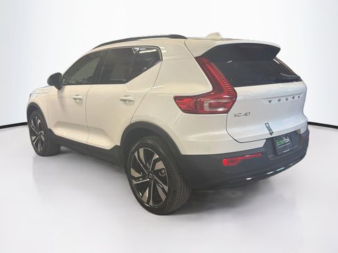 Used 2025 Volvo XC40 B5 Plus AWD/4WD image 5