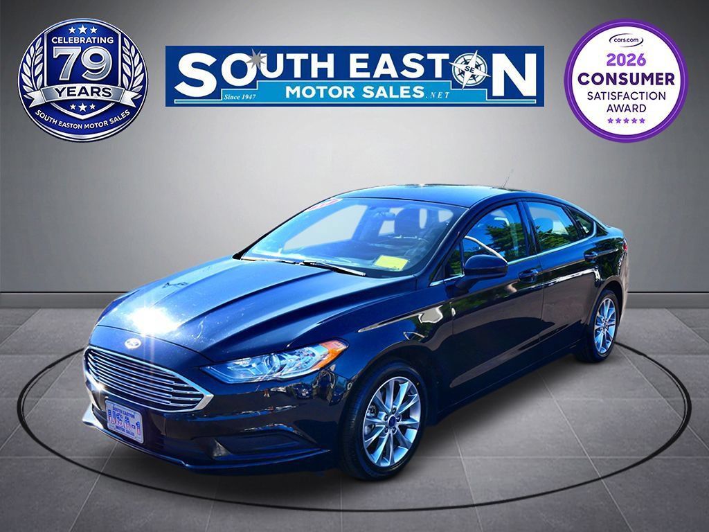 Used 2017 Ford Fusion SE FWD image 1