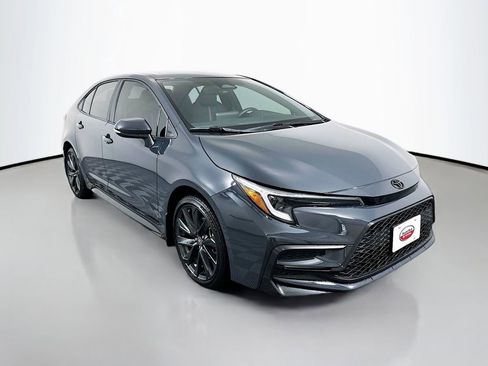 Used 2025 Toyota Corolla SE FWD image 3