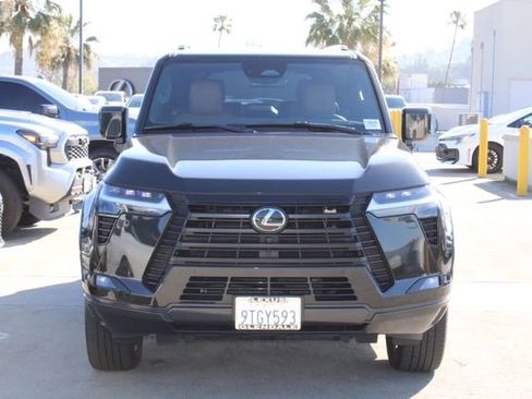 Certified 2025 Lexus GX 550 w/ Accessory Package (Z1) image 2