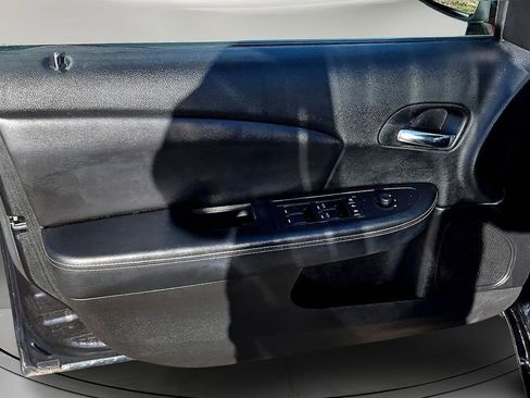 Used 2011 Chrysler 200 Limited image 20