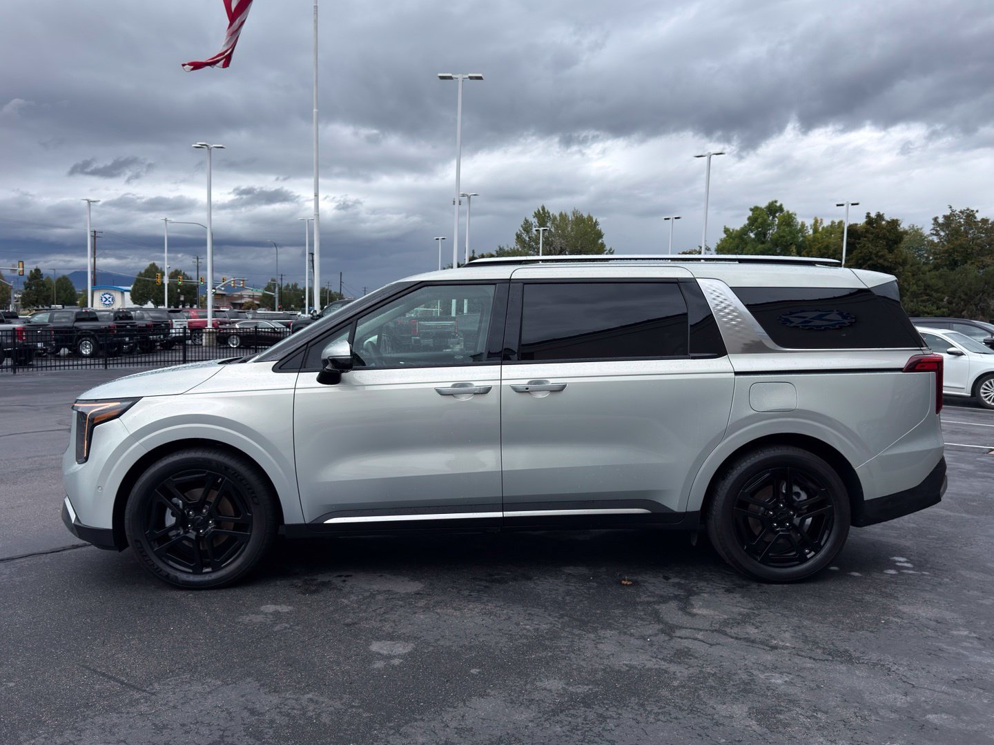 Used 2026 Kia Carnival SX FWD image 5
