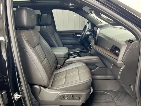 Used 2025 Chevrolet Tahoe High Country image 23