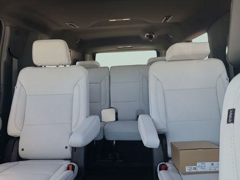 New 2026 Chevrolet Suburban Premier AWD/4WD image 10