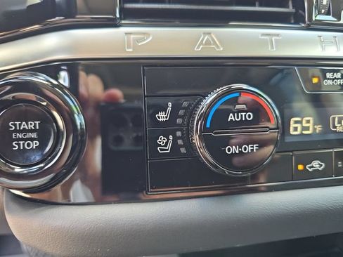 Used 2026 Nissan Pathfinder Platinum FWD image 20