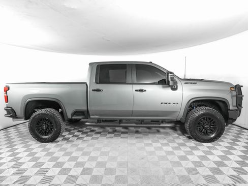 Used 2025 Chevrolet Silverado 2500 ZR2 w/ Technology Package image 4