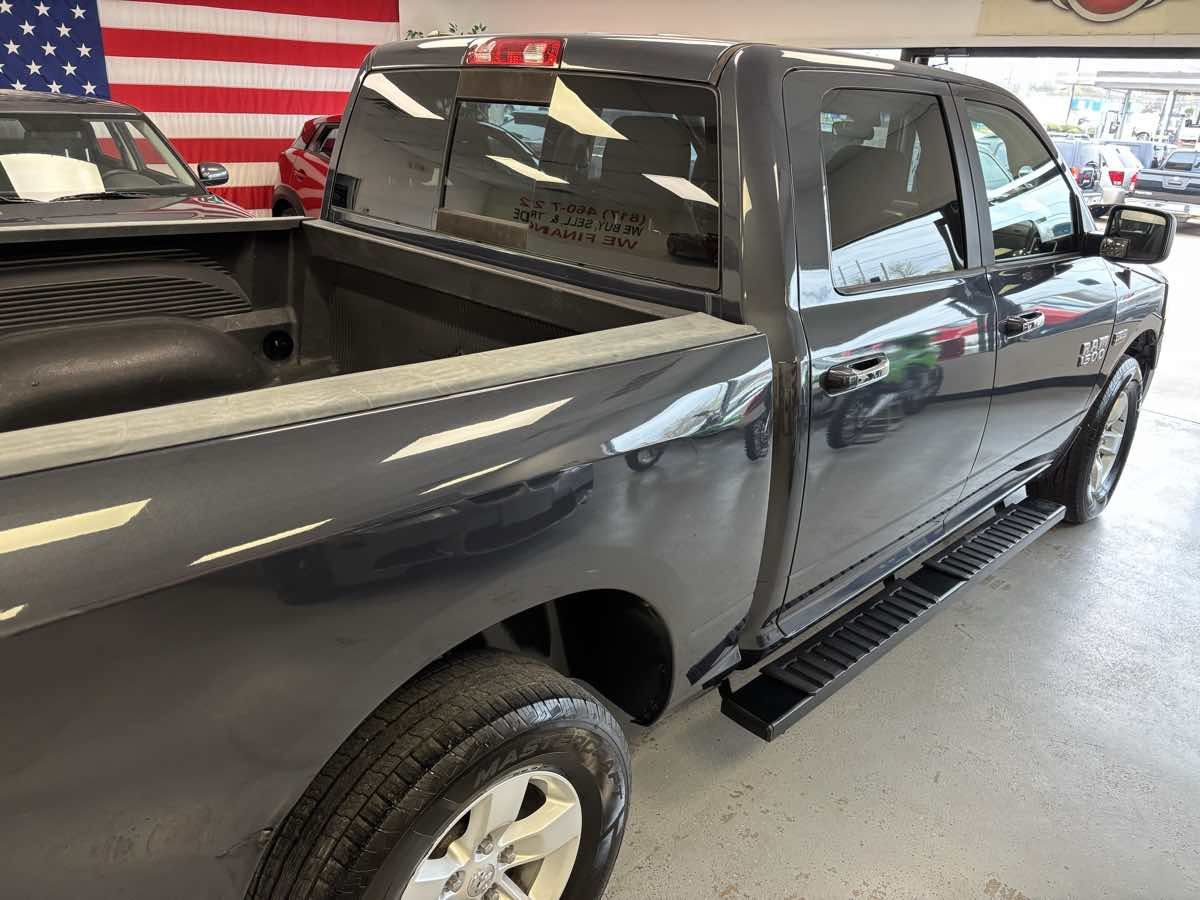 Used 2018 RAM 1500 Classic SLT AWD/4WD image 12