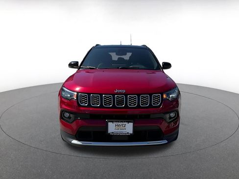 Used 2025 Jeep Compass Limited image 4