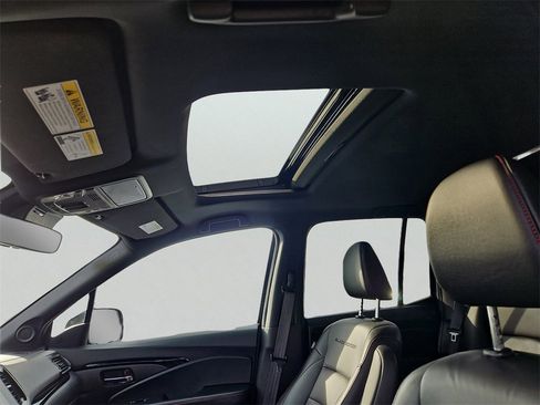 Certified 2022 Honda Ridgeline Black Edition image 15