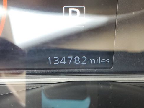 Used 2022 Nissan Versa SR w/ Convenience Package FWD image 16
