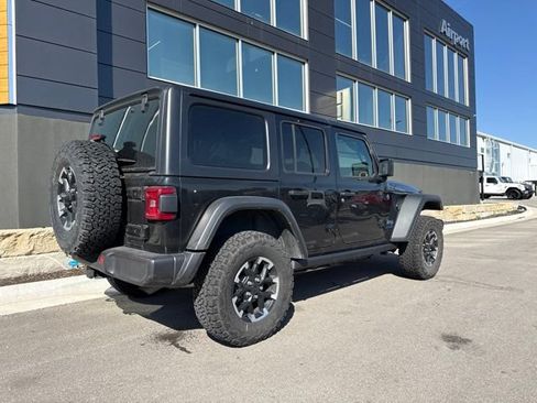 Used 2025 Jeep Wrangler Unlimited Rubicon 4xe w/ Convenience Group AWD/4WD image 3