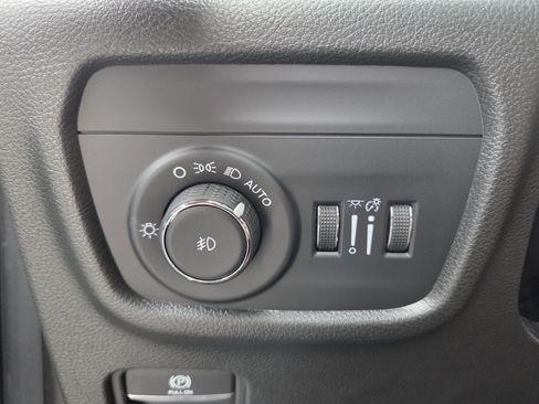 Used 2025 Jeep Grand Cherokee Limited AWD/4WD image 21