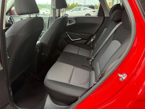 Used 2025 Kia Soul LX w/ LX Technology Package FWD image 21
