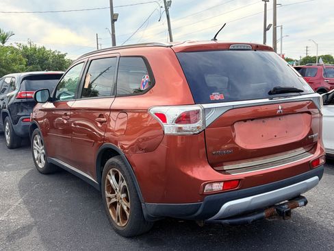 Used 2015 Mitsubishi Outlander SE image 4