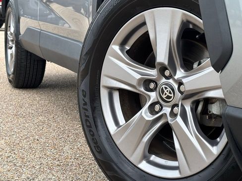 Used 2023 Toyota RAV4 XLE AWD/4WD image 2