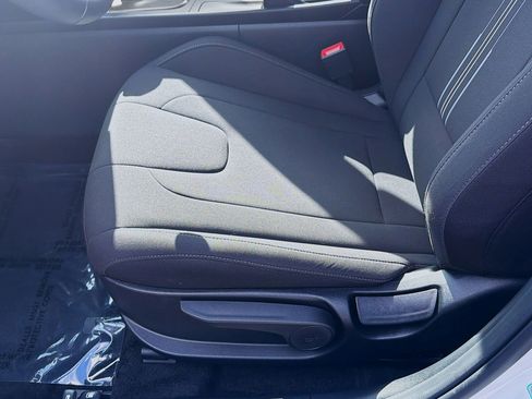 Used 2025 Hyundai Elantra Sport FWD image 16