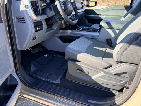 New 2026 Ford F250 XLT w/ FX4 Off-Road Package AWD/4WD image 17