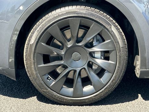Used 2023 Tesla Model Y Long Range AWD/4WD image 11