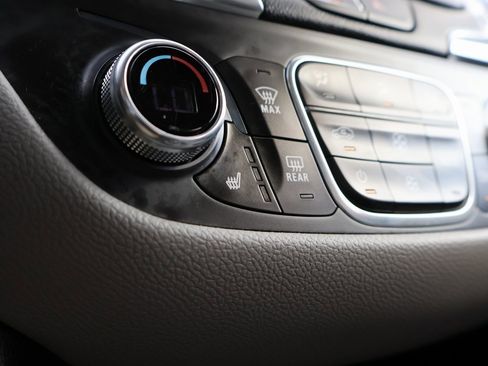 Used 2022 Chevrolet Equinox LT image 38