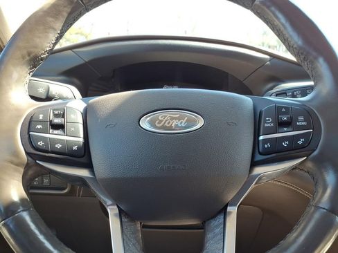 Used 2020 Ford Explorer Platinum w/ Premium Technology Package image 21