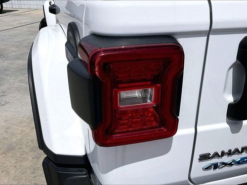 Certified 2025 Jeep Wrangler Unlimited Sahara w/ Safety Group image 34