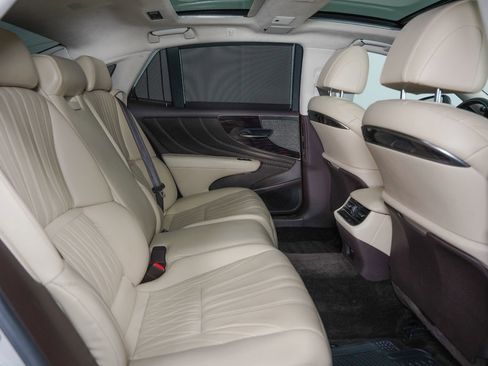 Used 2018 Lexus LS 500 w/ Luxury Package image 34