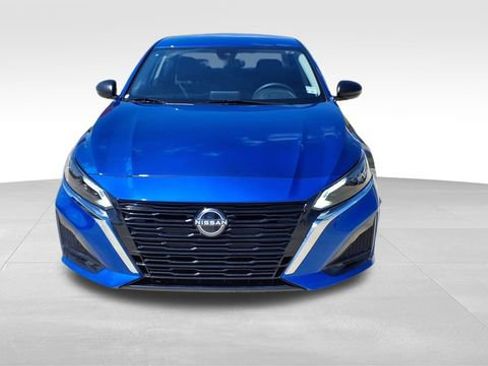 Used 2025 Nissan Altima 2.5 SV image 2