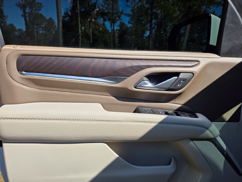 Used 2022 GMC Yukon Denali RWD image 13