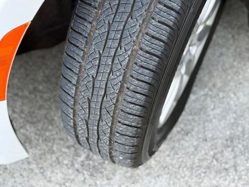 Used 2022 Chrysler Voyager LX FWD image 11