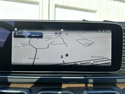 Used 2025 Mercedes-Benz GLS 450 4MATIC image 18