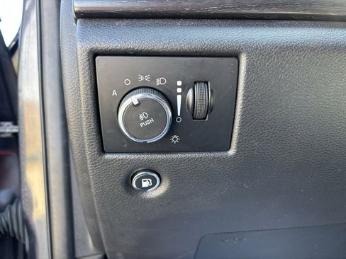 Used 2018 Jeep Grand Cherokee Altitude image 11